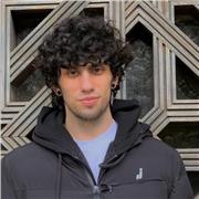Estudiante con gran aptitud para enseñar y motivar.
